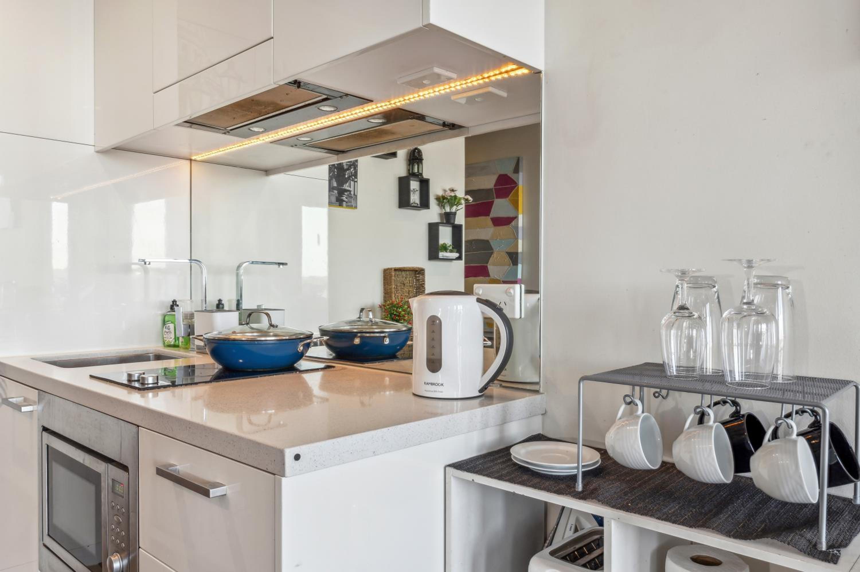 Seaside Studio Apartment in Frankston, Melbourne