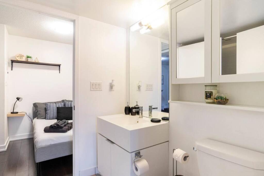 SkyHigh Haven LED-Lit Downtown Condo Retreat
