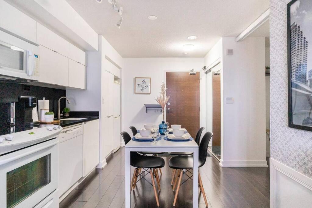 SkyHigh Haven LED-Lit Downtown Condo Retreat