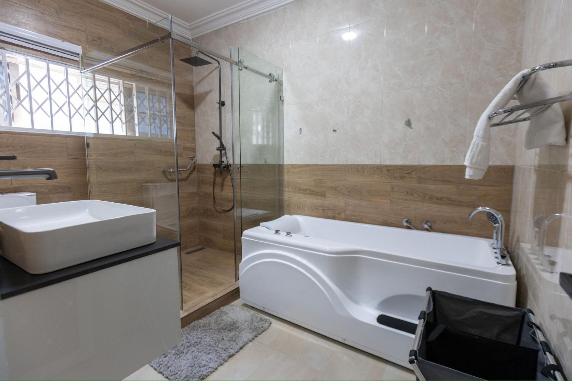 Luxury Ambiance East Legon view 5