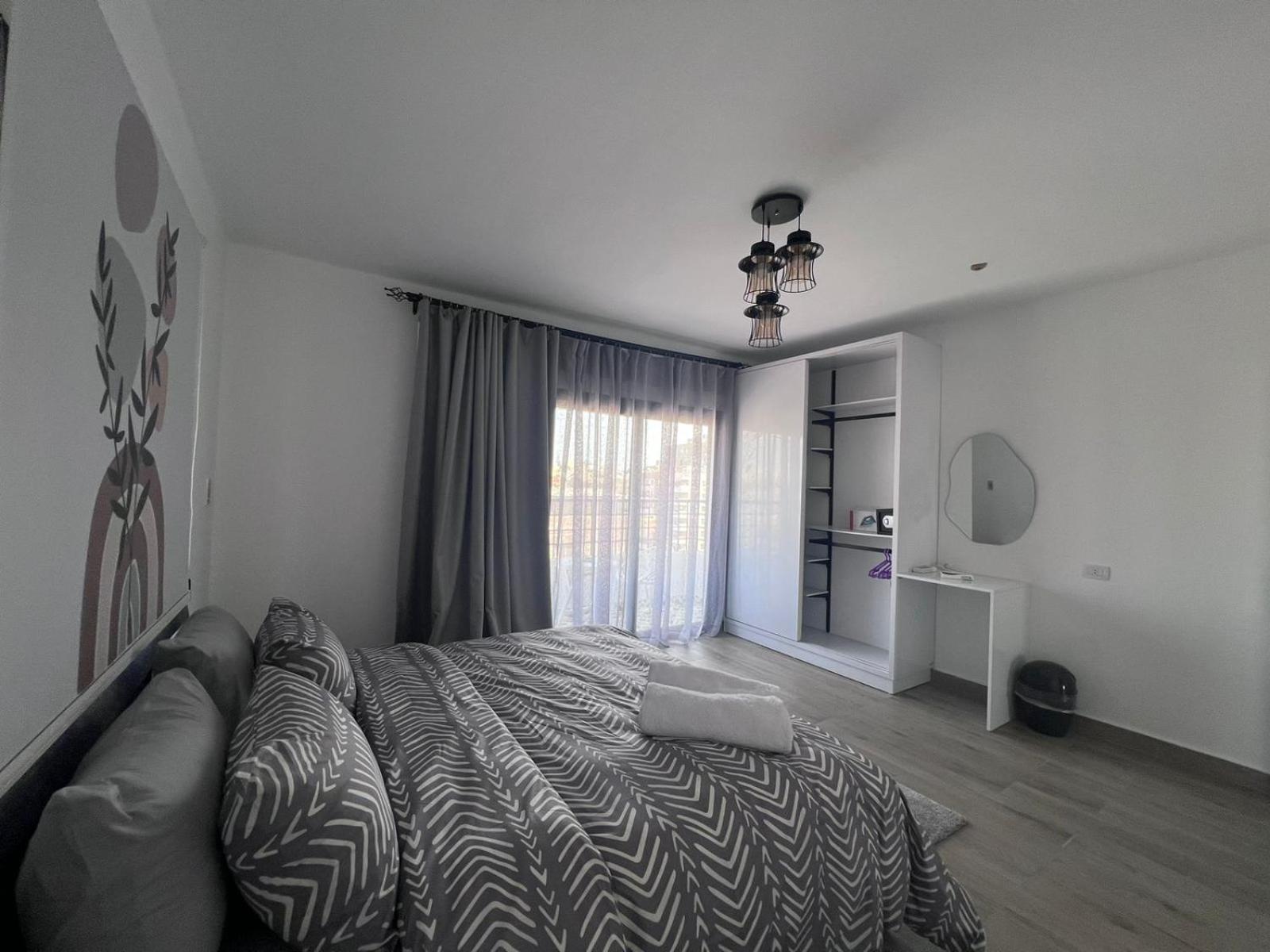 Nasr city apt , 5 min to city Stars mall & more