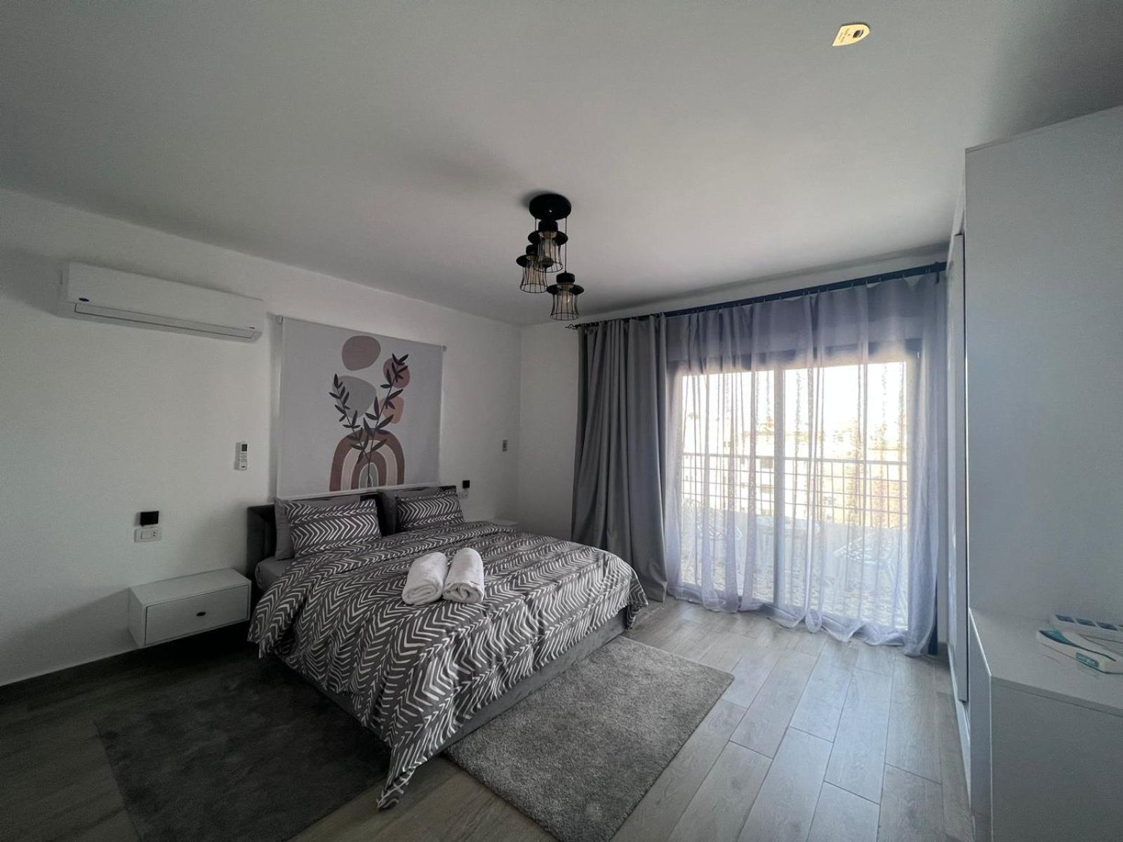 Nasr city apt , 5 min to city Stars mall & more