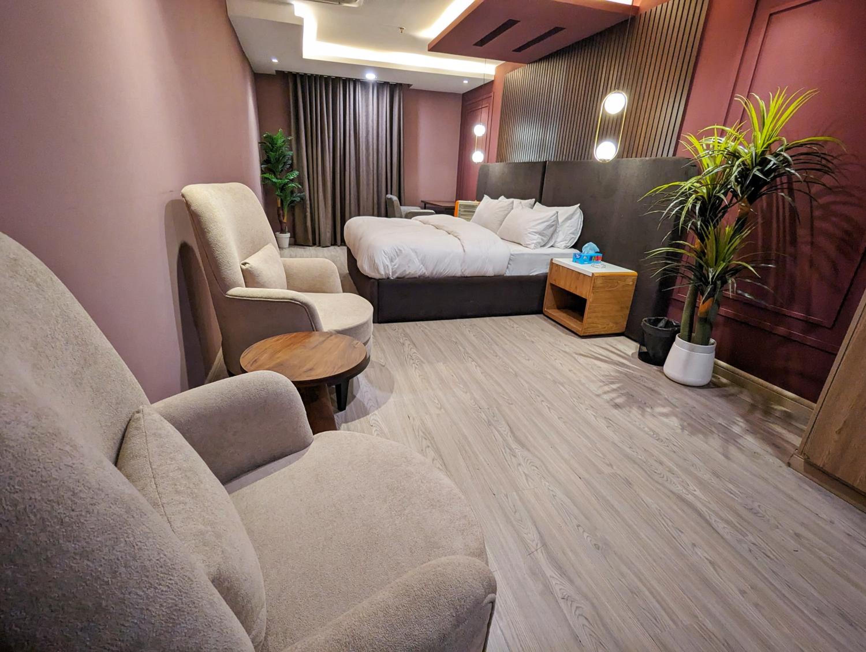 Gold Crest Mall DHA Phase 4 Three Bedroom Luxury Apartment view 3