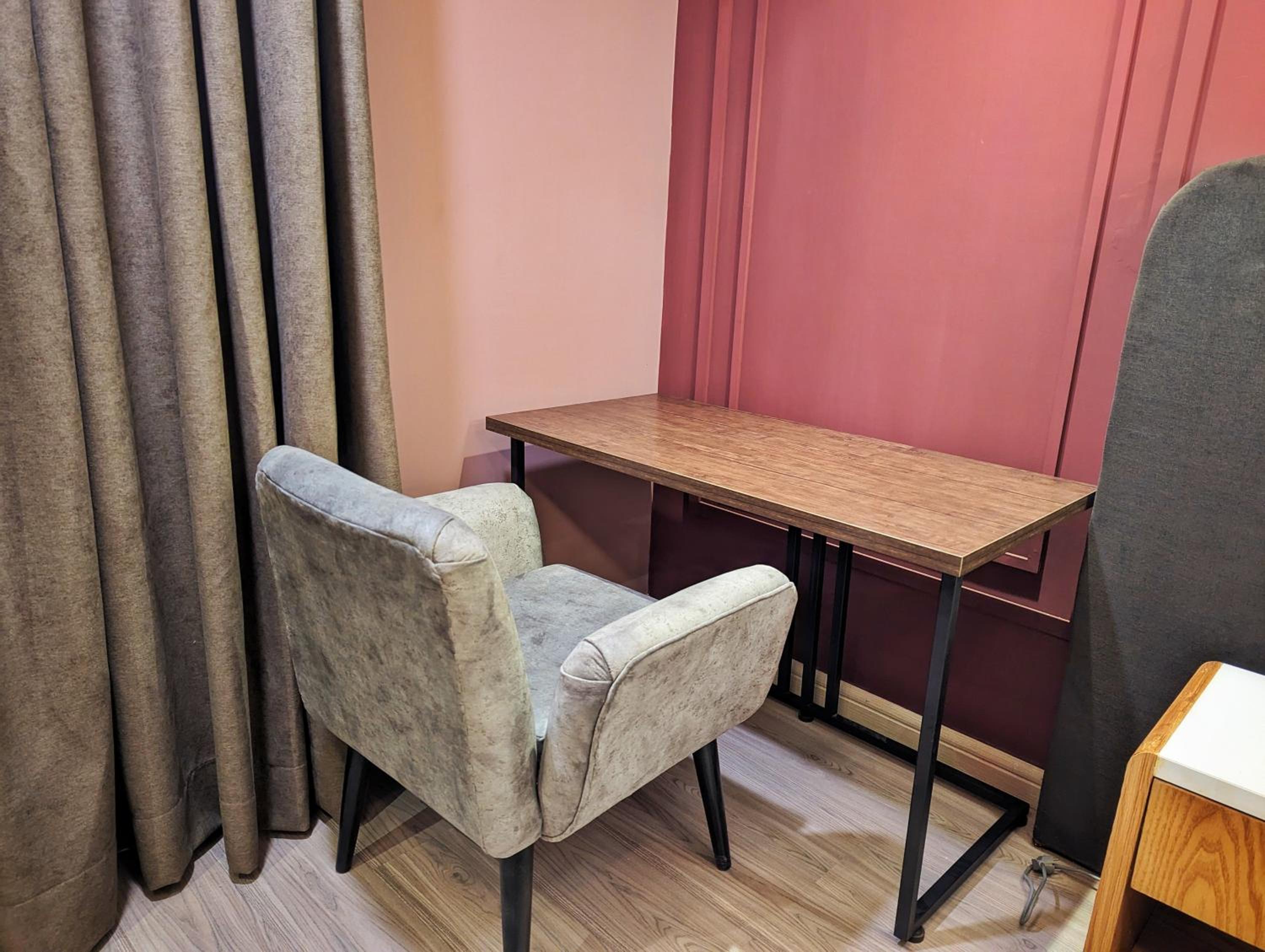 Gold Crest Mall DHA Phase 4 Three Bedroom Luxury Apartment view 5