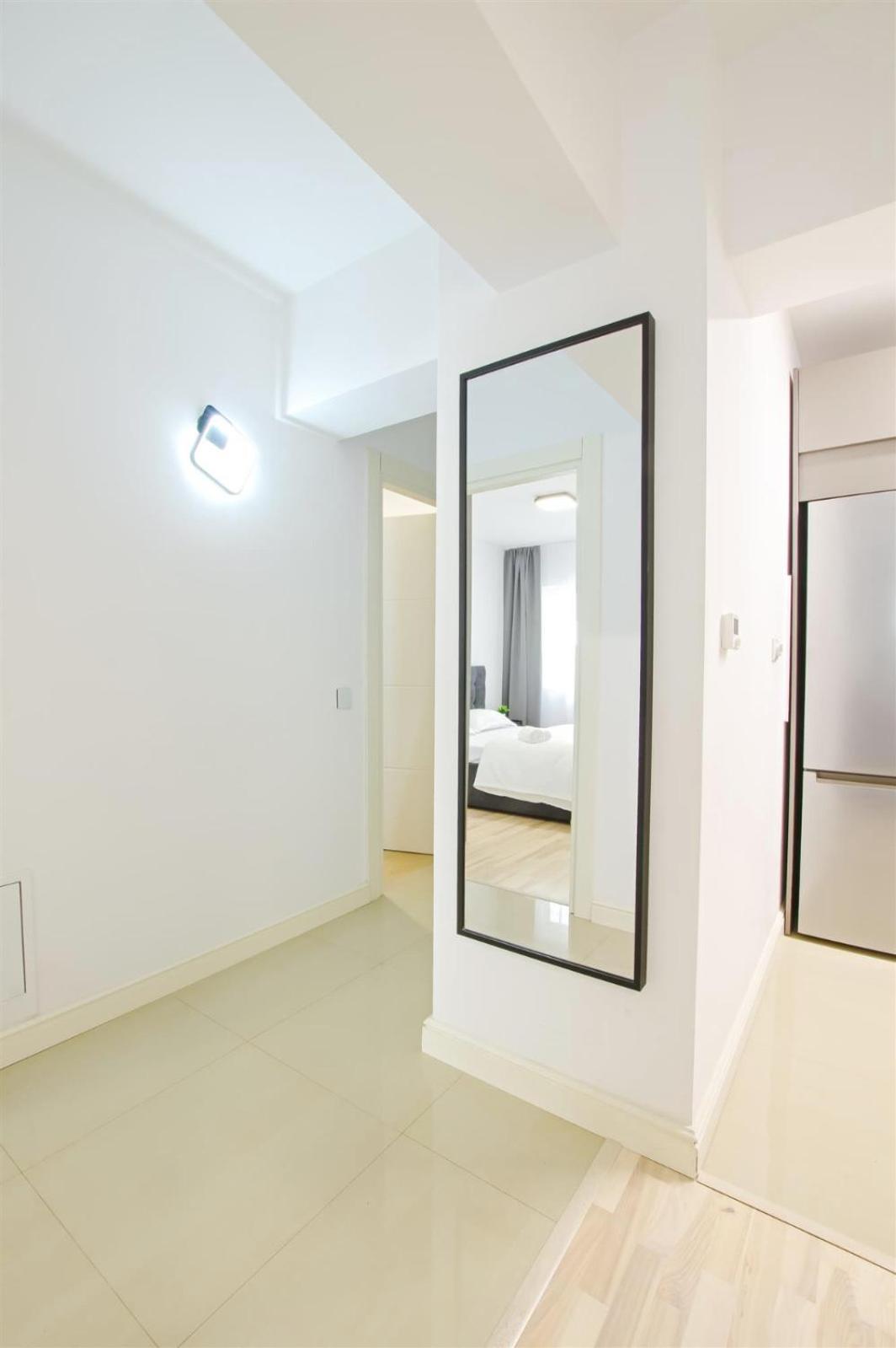 Himson Grey Apartment-Self Check-in near Airport & Mall