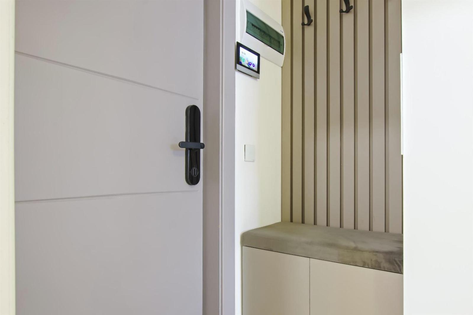 Himson Grey Apartment-Self Check-in near Airport & Mall