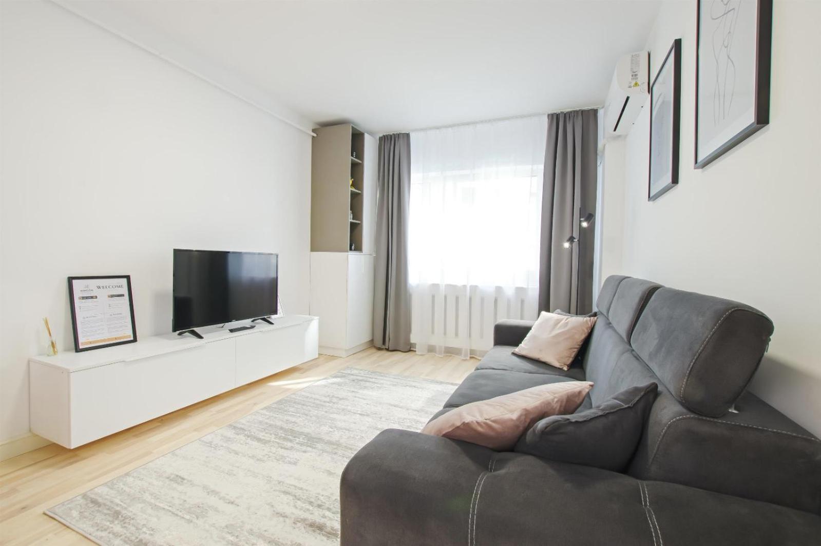 Himson Grey Apartment-Self Check-in near Airport & Mall