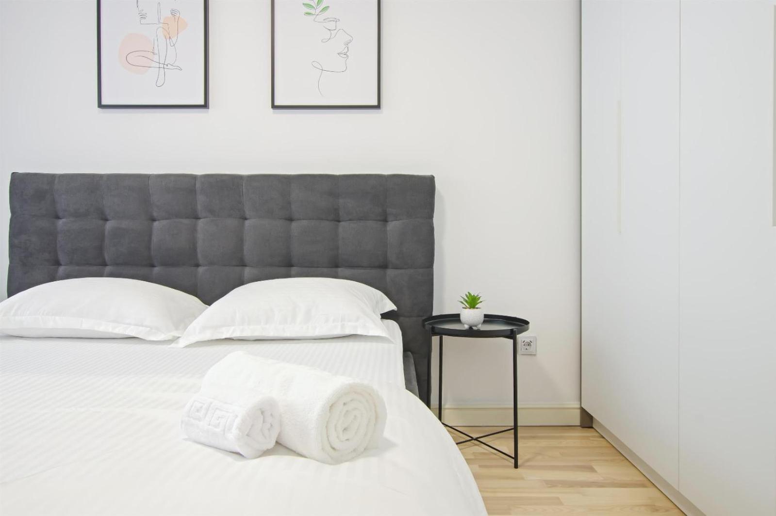 Himson Grey Apartment-Self Check-in near Airport & Mall