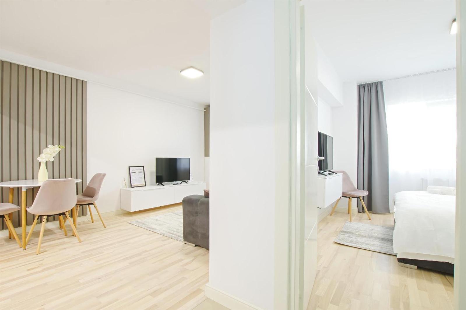 Himson Grey Apartment-Self Check-in near Airport & Mall