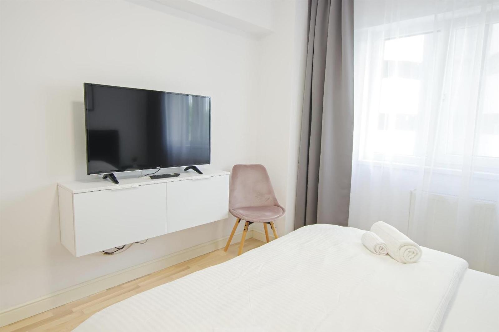 Himson Grey Apartment-Self Check-in near Airport & Mall
