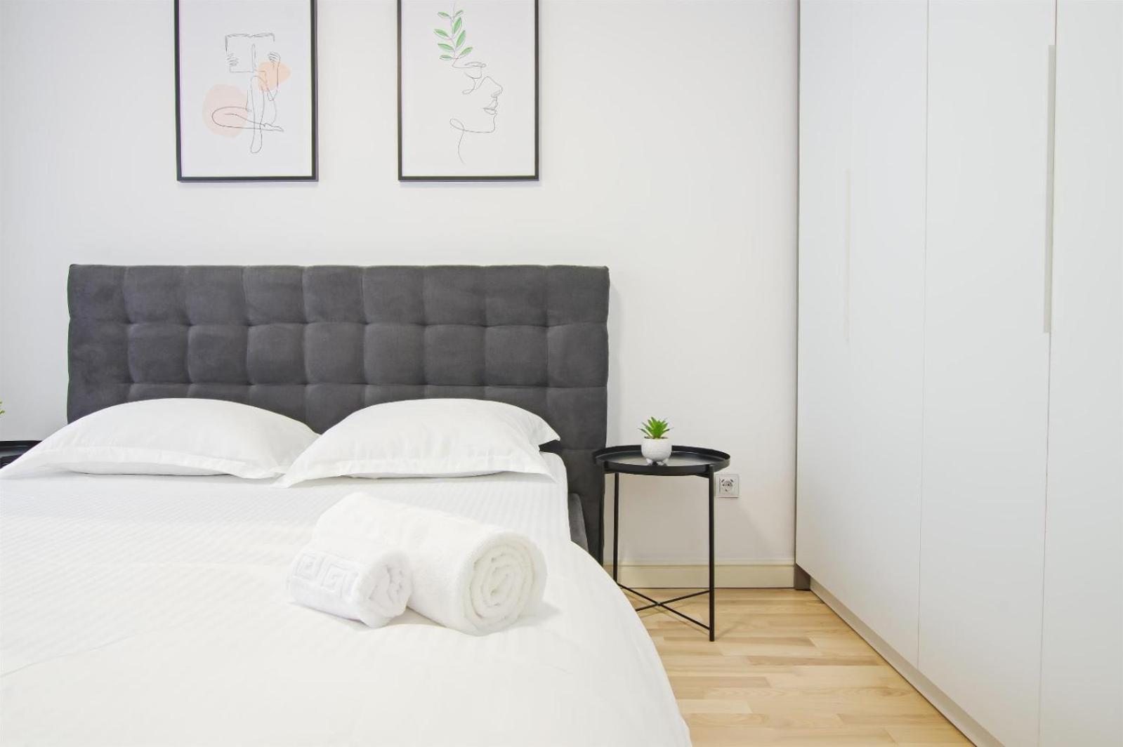 Himson Grey Apartment-Self Check-in near Airport & Mall