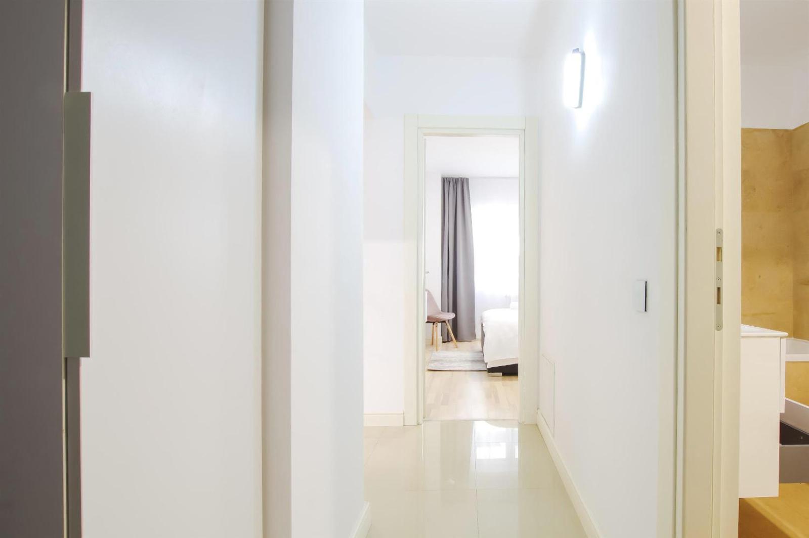 Himson Grey Apartment-Self Check-in near Airport & Mall