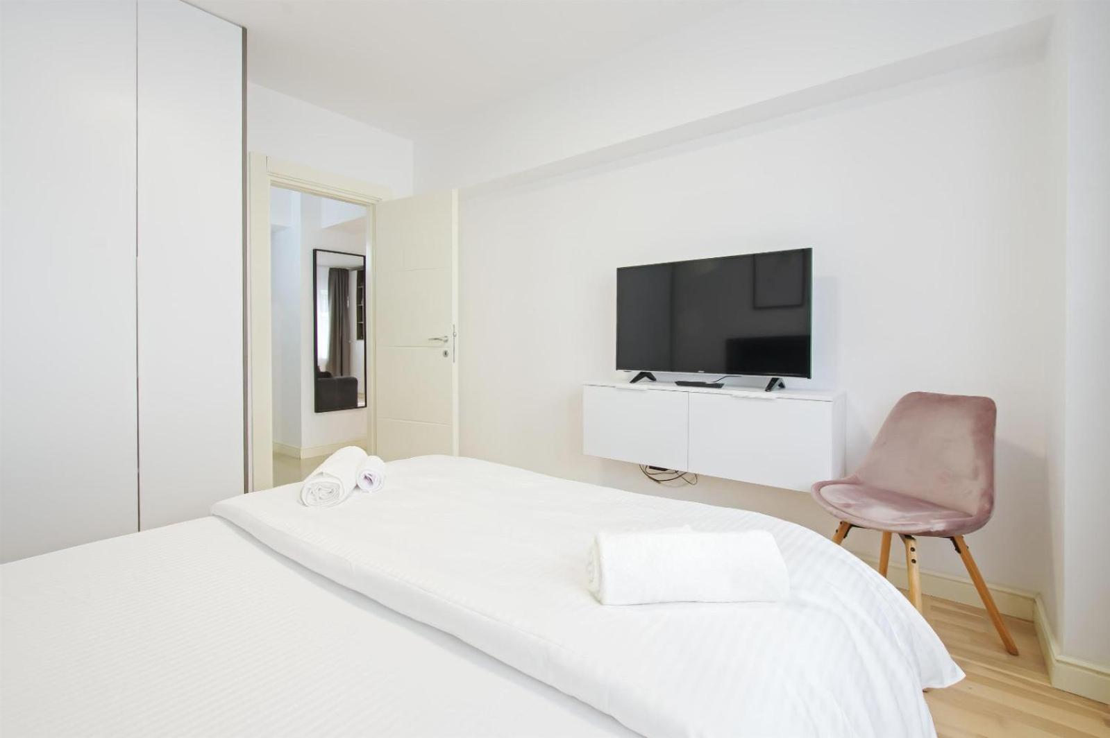 Himson Grey Apartment-Self Check-in near Airport & Mall