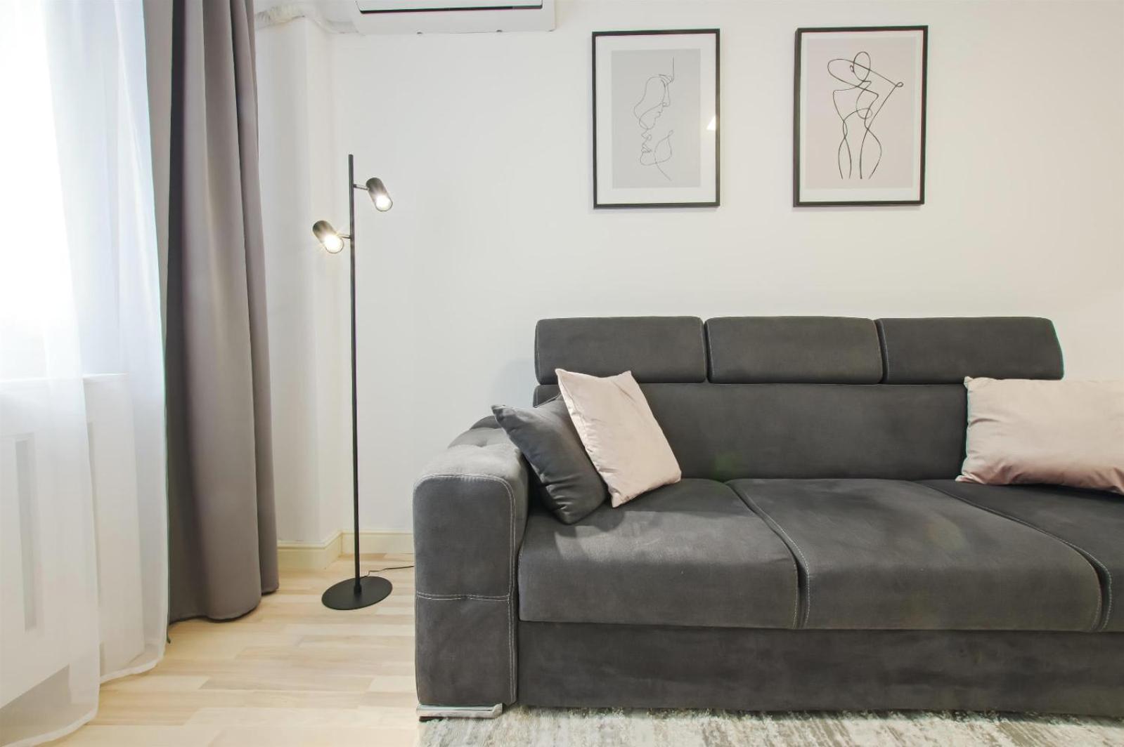 Himson Grey Apartment-Self Check-in near Airport & Mall