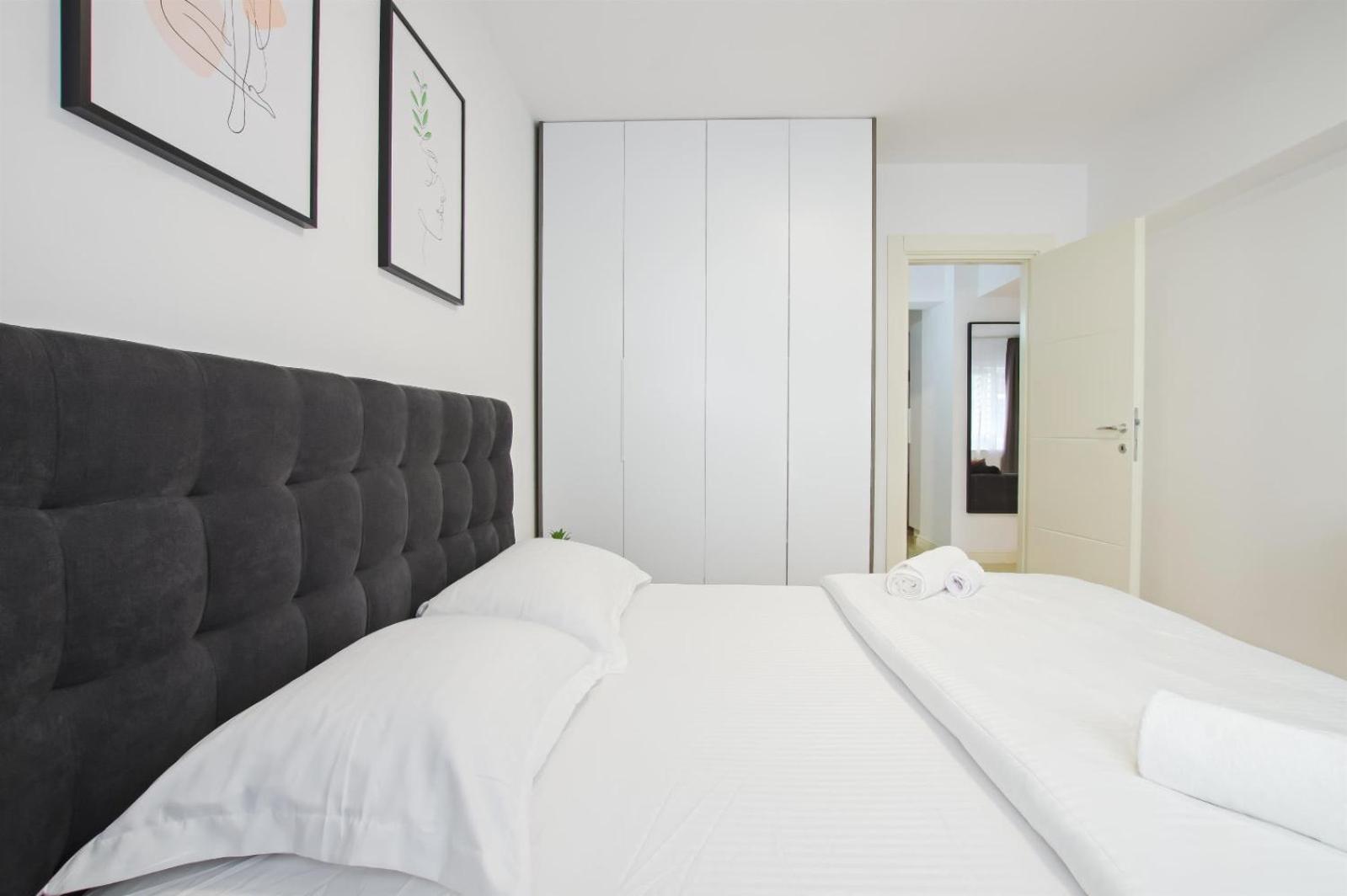 Himson Grey Apartment-Self Check-in near Airport & Mall