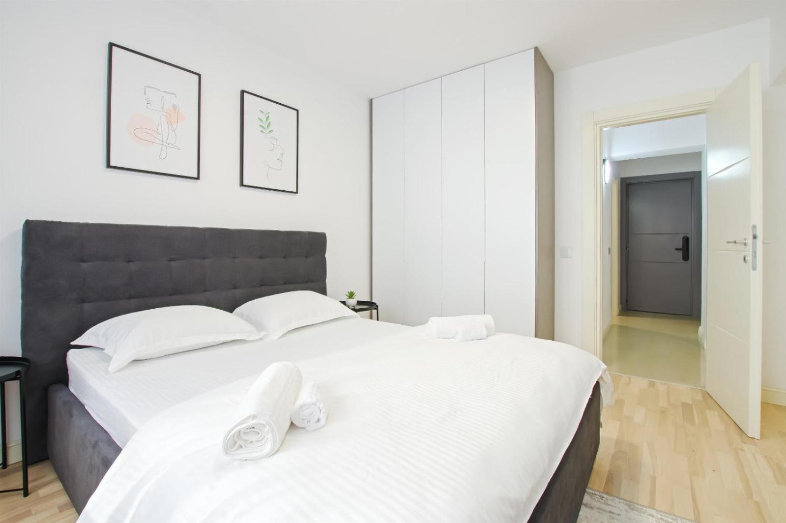 Himson Grey Apartment-Self Check-in near Airport & Mall