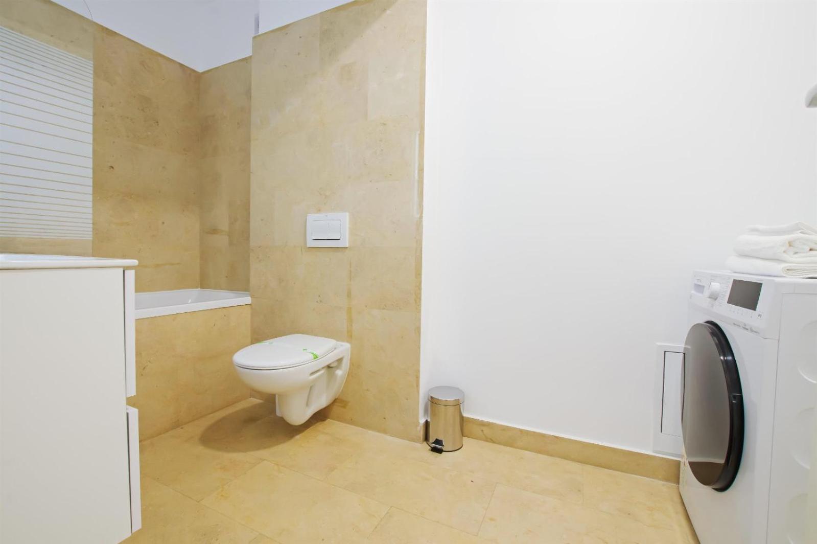 Himson Grey Apartment-Self Check-in near Airport & Mall