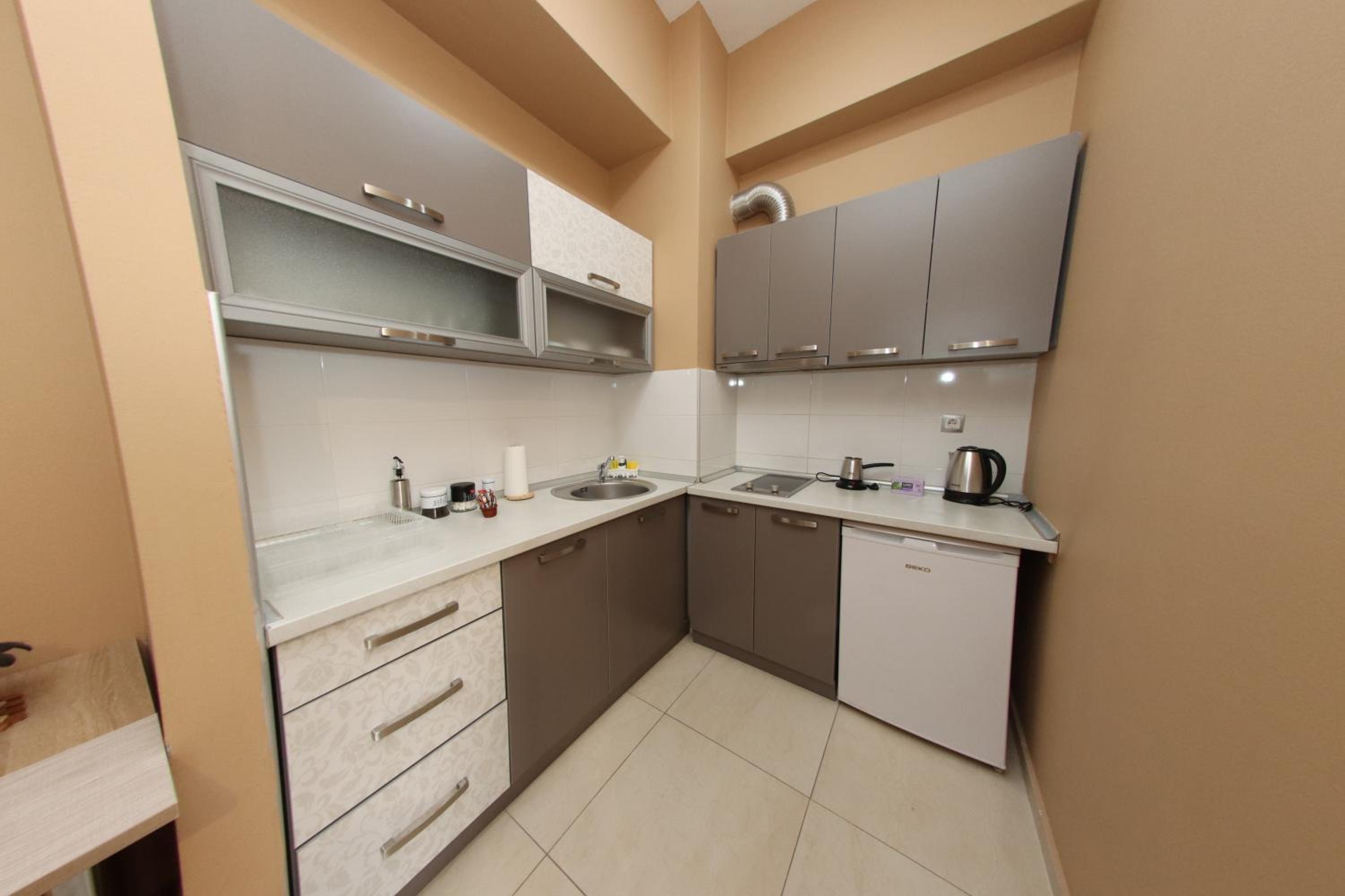 Luxury Apartments - with balcony 12 and 12a view 2