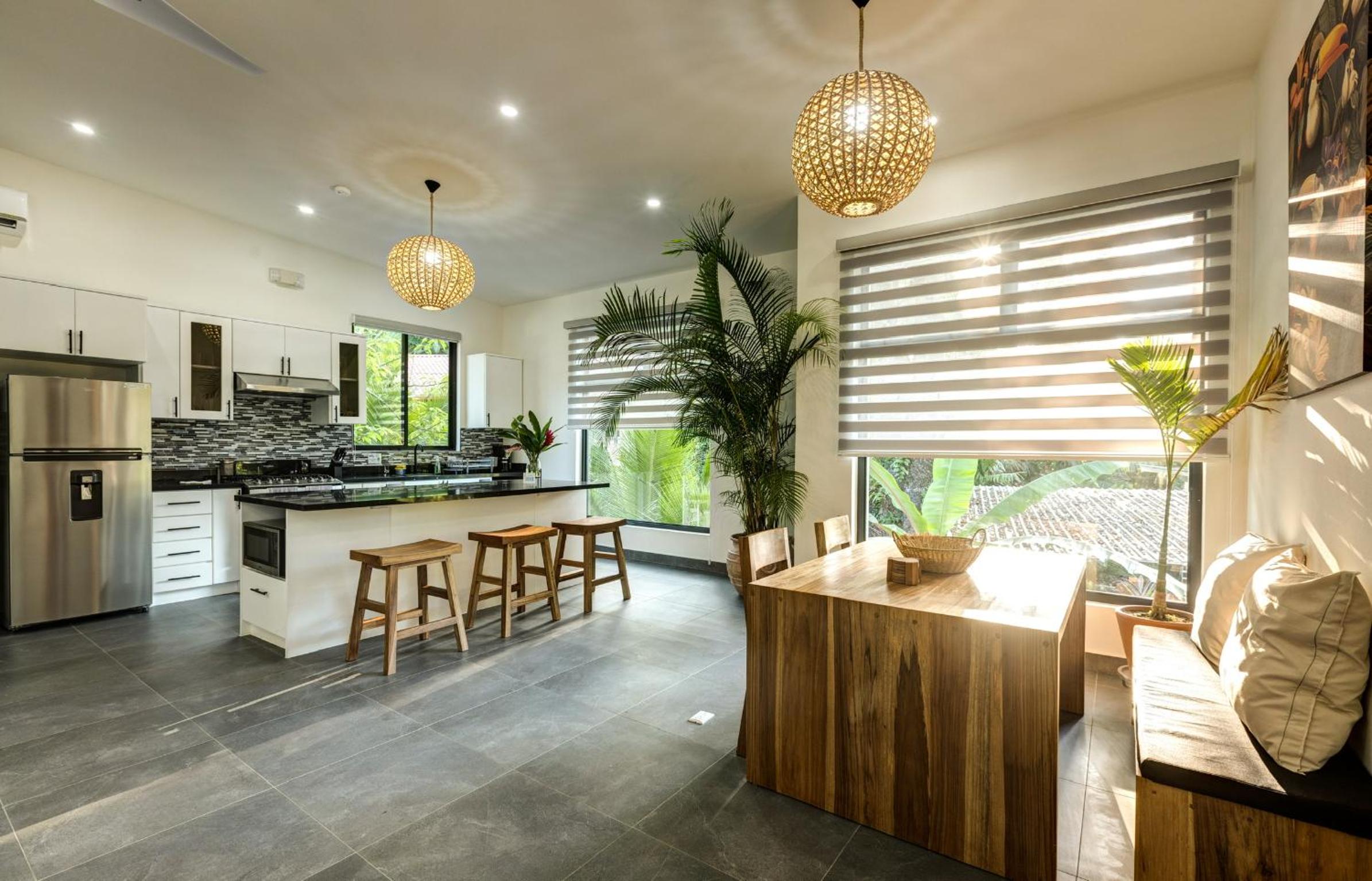 Casa Toucan 2 bedroom 2 bath includes AC in house a shared gym and infinity pool and 5 min walk to the beach