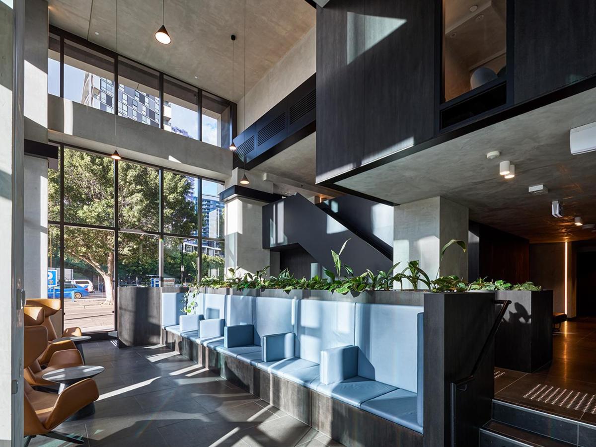 Centrally Located Modern Loft w Free Parking, Infinity Pool, Workspace