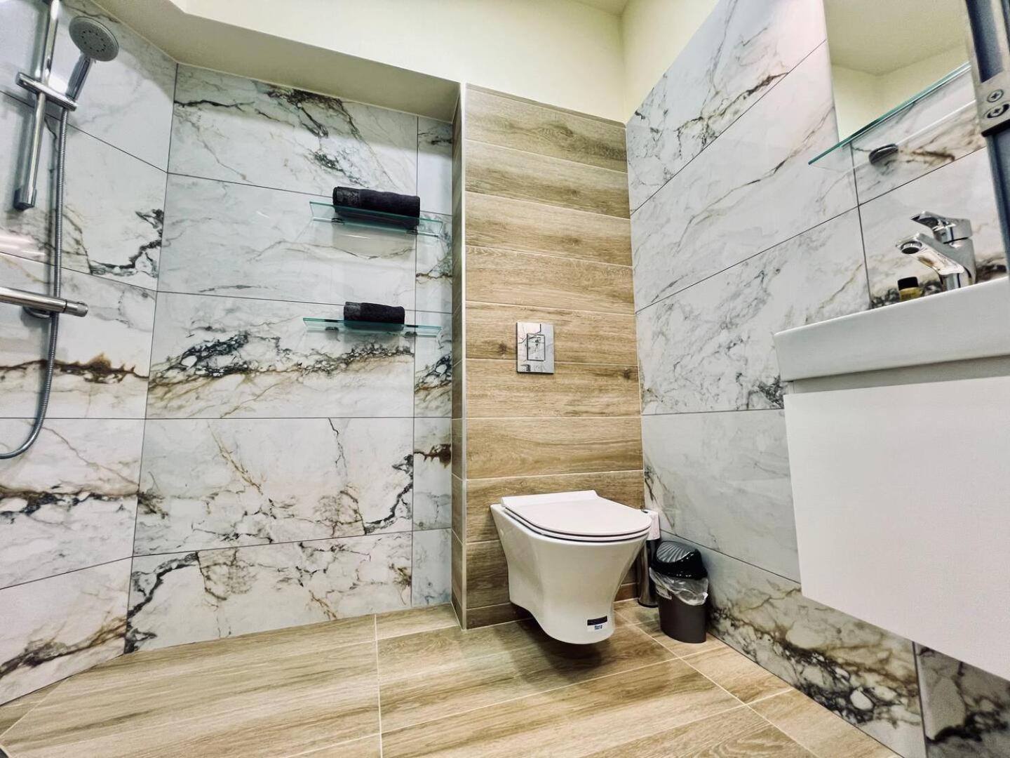 NJ Deluxe rooms