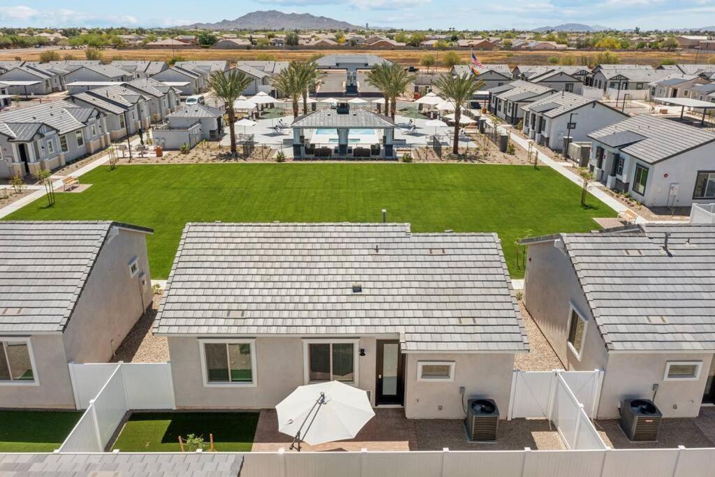 Dreamlight Modern Home in Casa Grande with Pool,BBQ