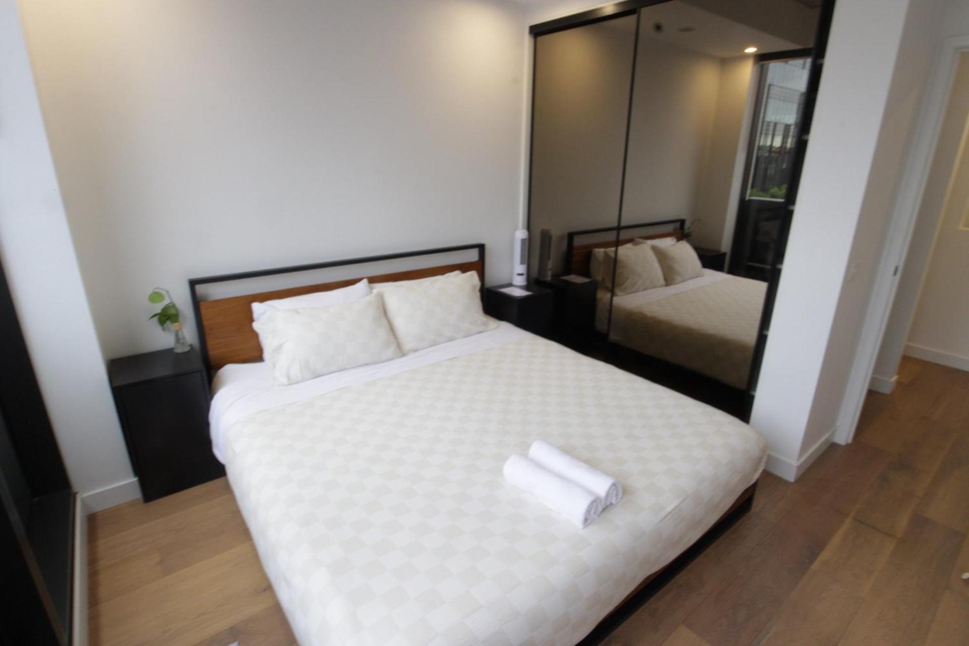 Centrally Located Modern Loft w Free Parking, Infinity Pool, Workspace