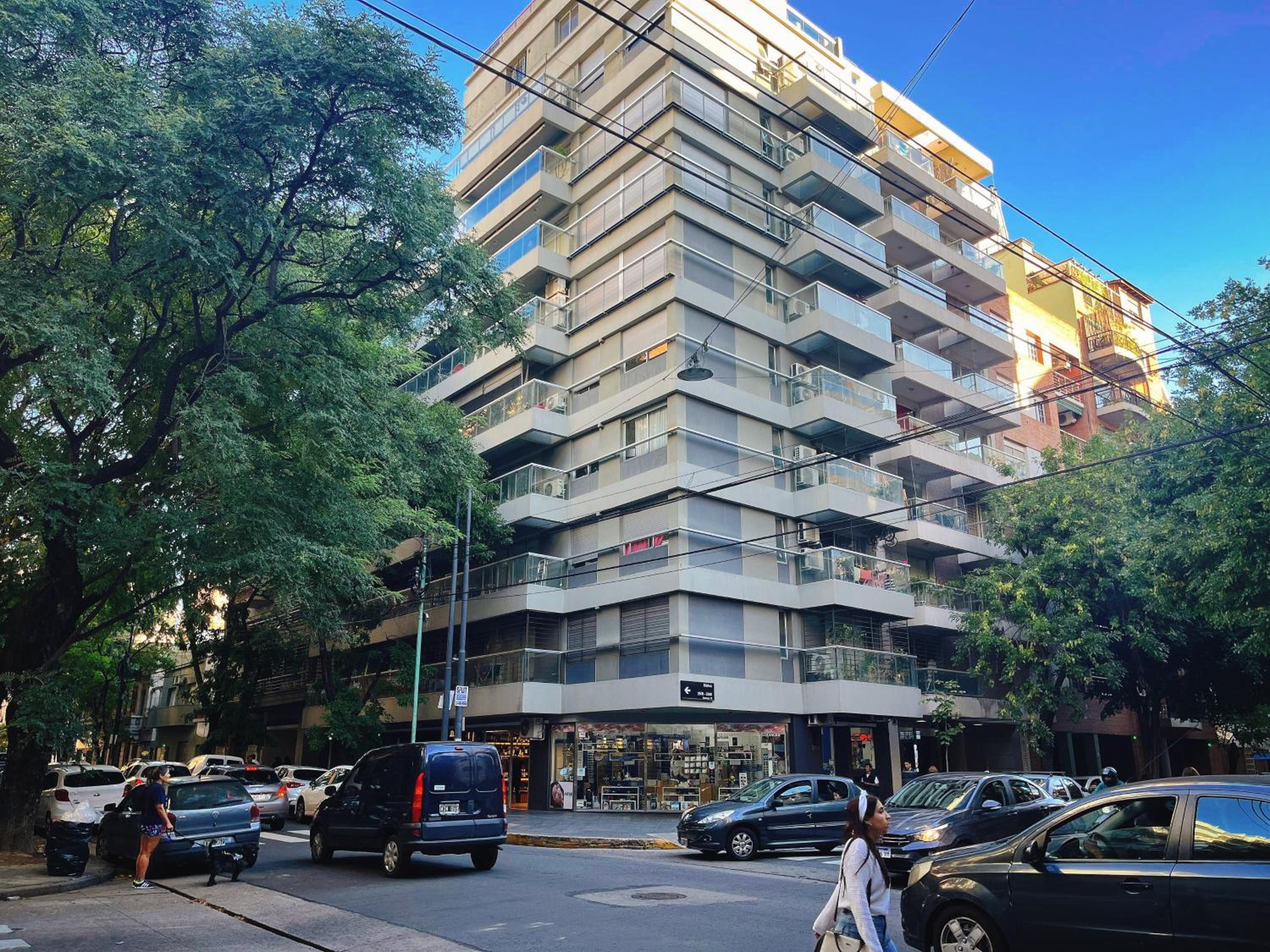 Estudio luminoso cerca de River y Av Cabildo