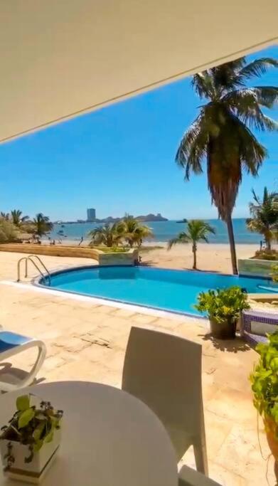 Hermoso apartamento con vista al mar y acceso directo a la playa view 2