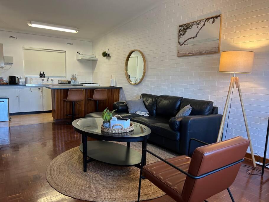 Humble & Cosy, in the Heart of East Vic Park