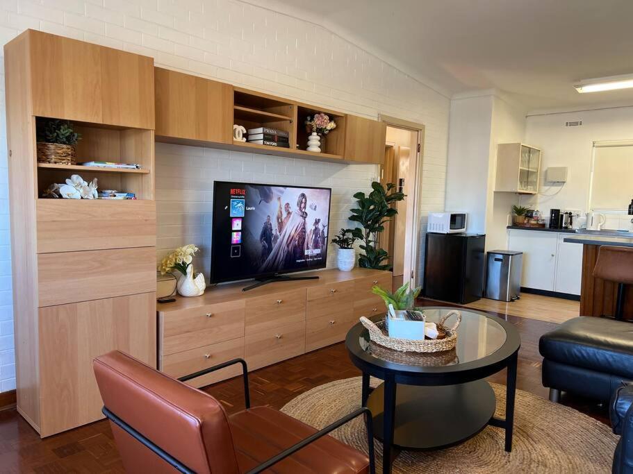 Humble & Cosy, in the Heart of East Vic Park