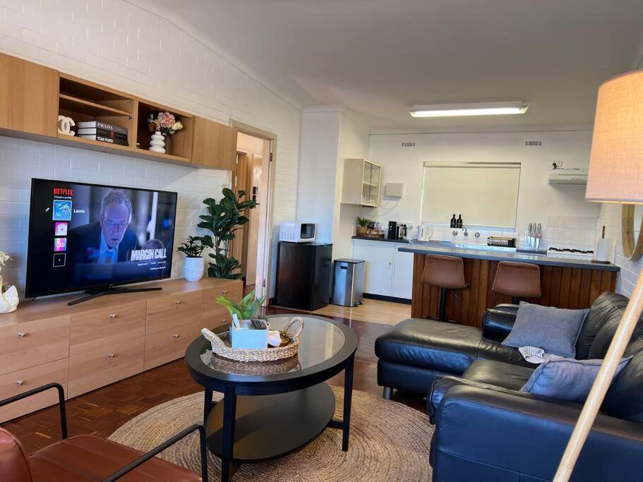 Humble & Cosy, in the Heart of East Vic Park