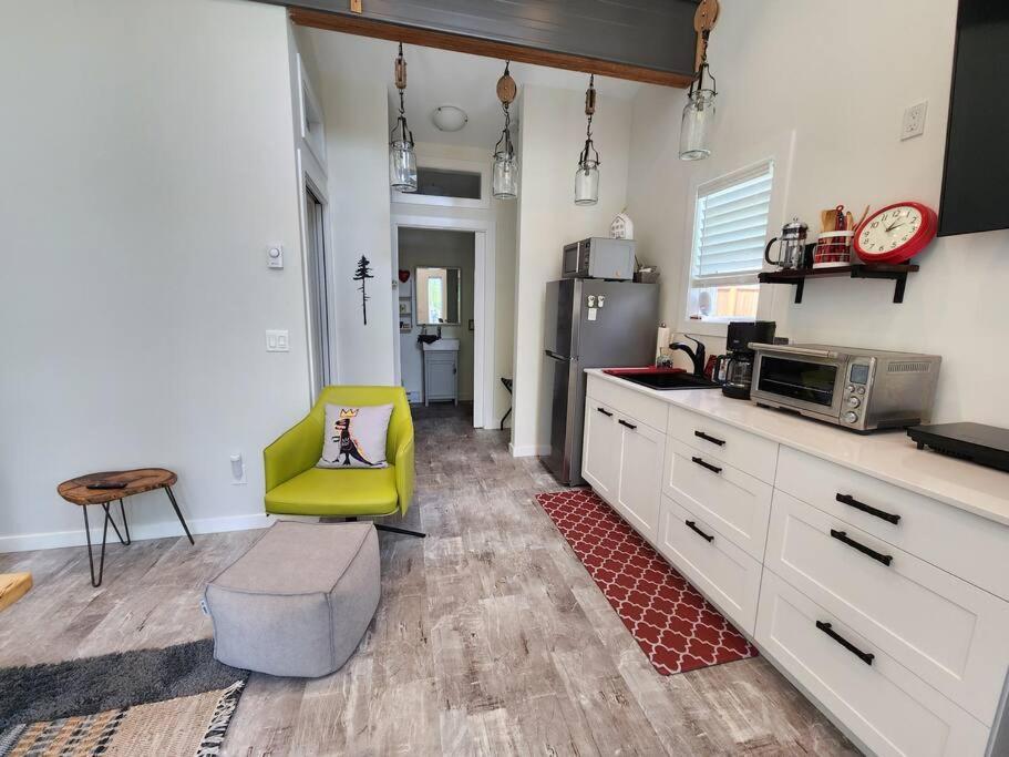Tiny House with Hot Tub, close to golf and skiing!!