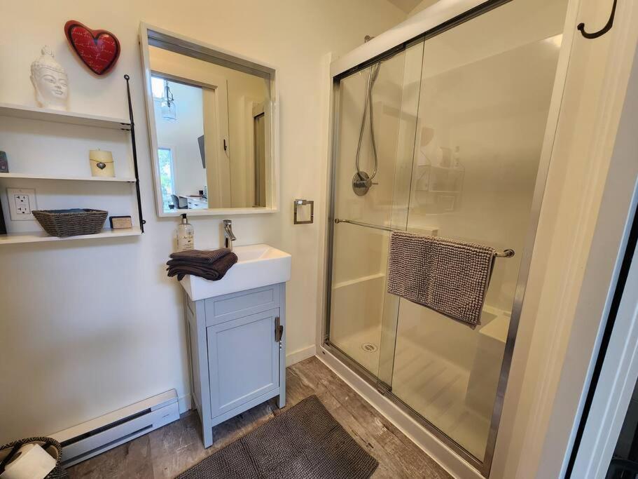 Tiny House with Hot Tub, close to golf and skiing!!