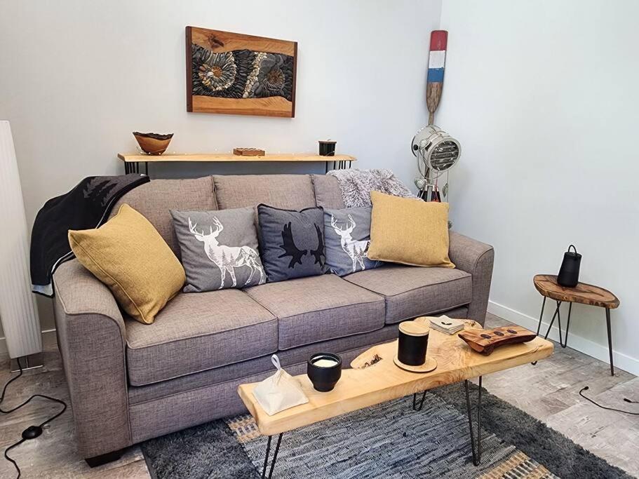 Tiny House with Hot Tub, close to golf and skiing!!