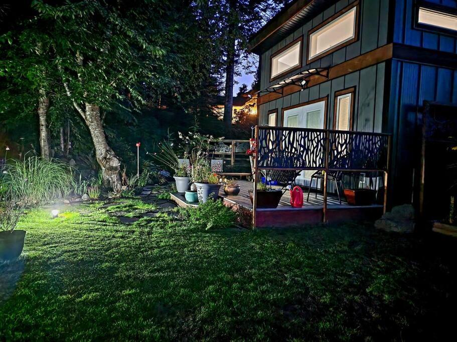 Tiny House with Hot Tub, close to golf and skiing!!