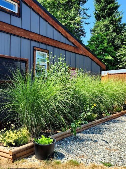 Tiny House with Hot Tub, close to golf and skiing!!