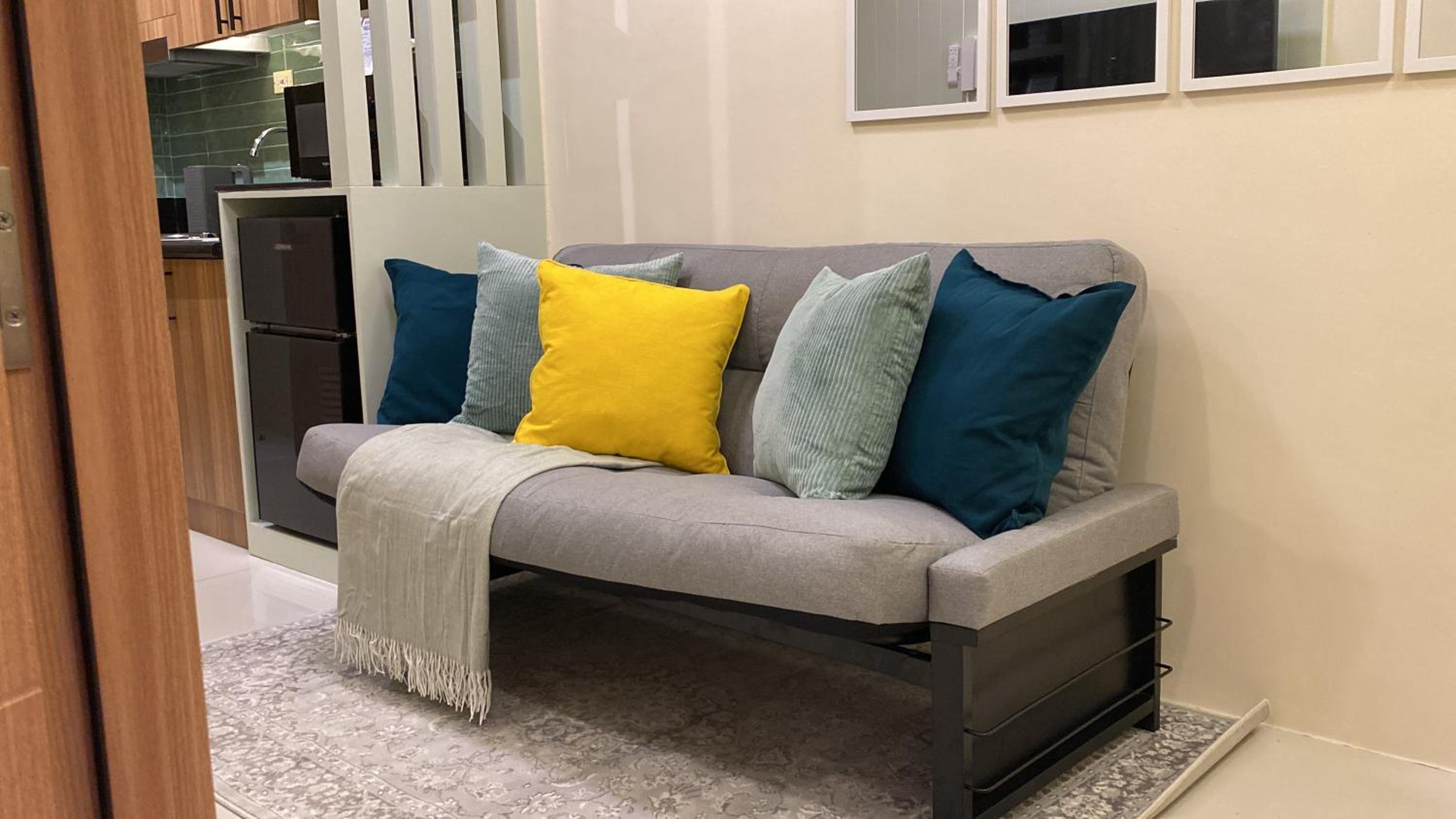 Family Suite Condo Near MOA Pasay Shore 3 Res view 4