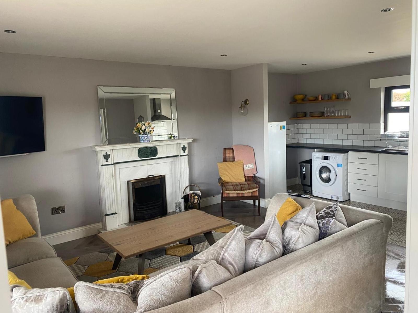Thornstown Gate Cottage view 3