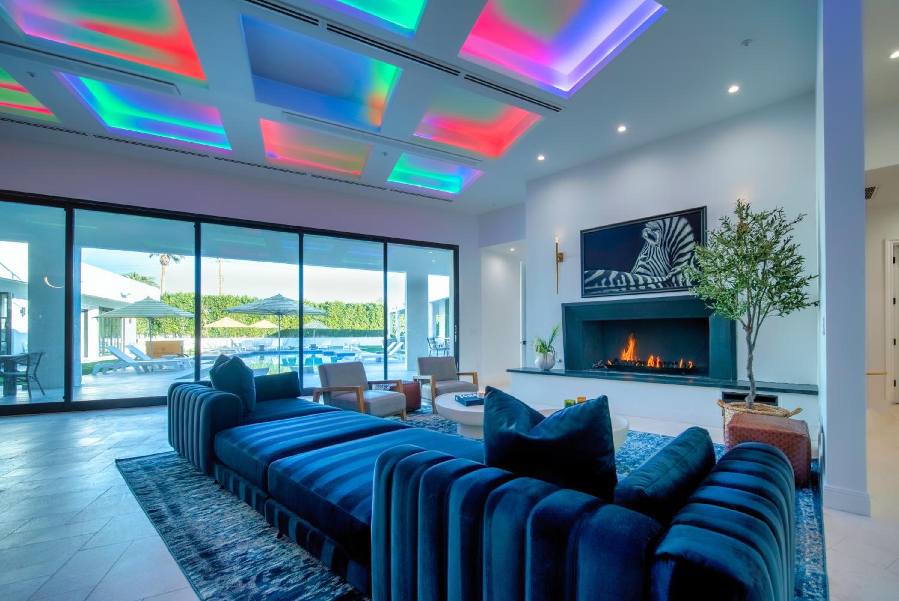 Old Town Scottsdale Luxury Villa - Heated Pool, Spa, Rooftop Deck, Sauna, Speakeasy view 3