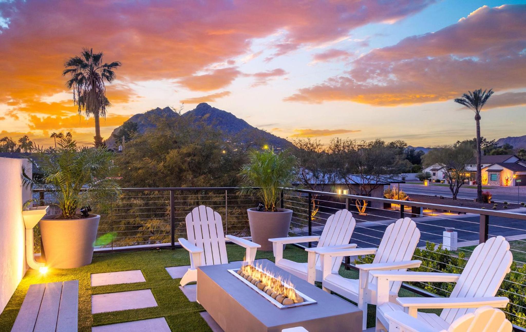 Old Town Scottsdale Luxury Villa - Heated Pool, Spa, Rooftop Deck, Sauna, Speakeasy view 5