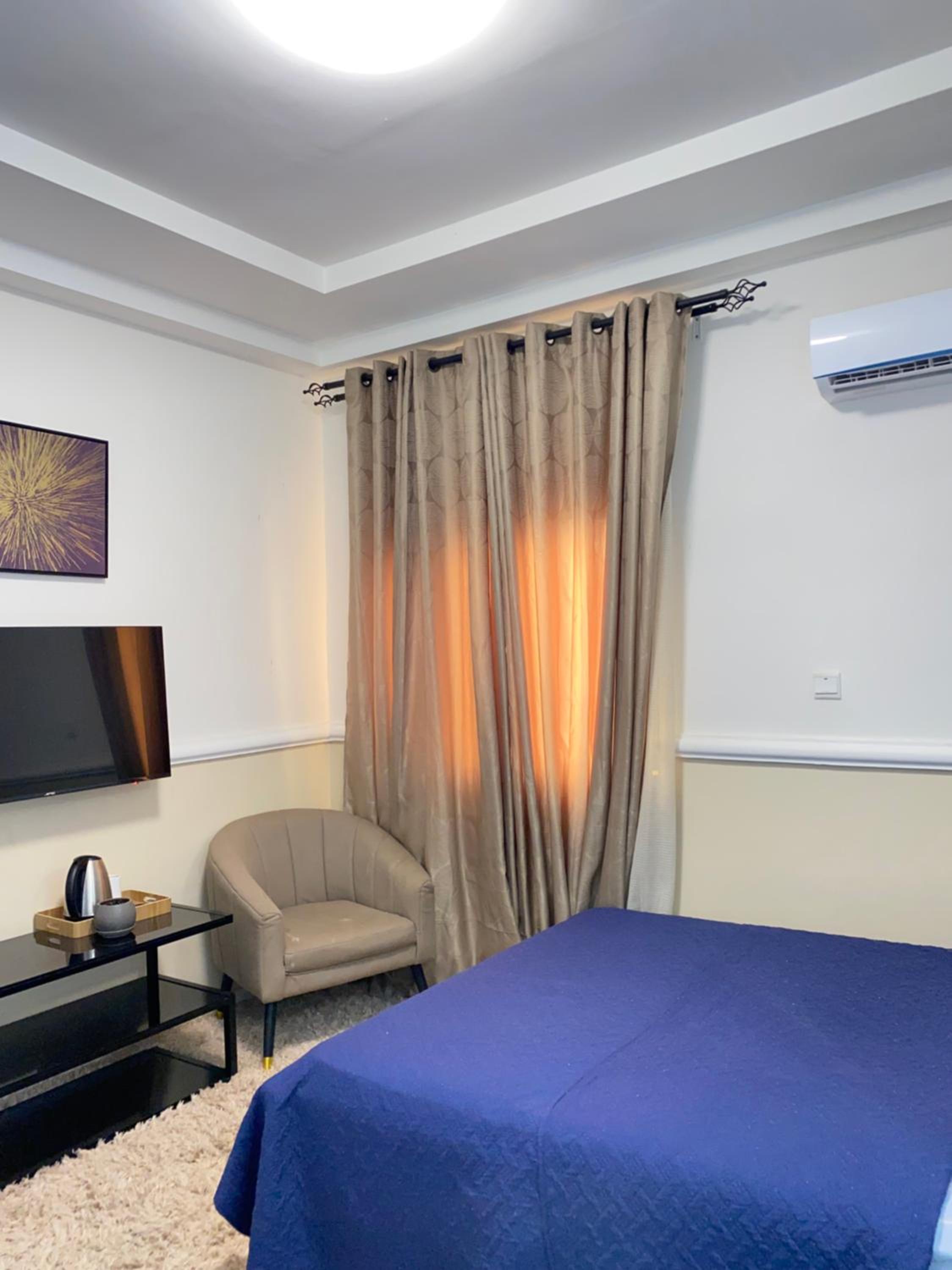 EL Apartment