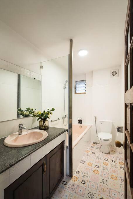 Indochine 4Bedrooms house Heart Old Quarter by SSens Homes