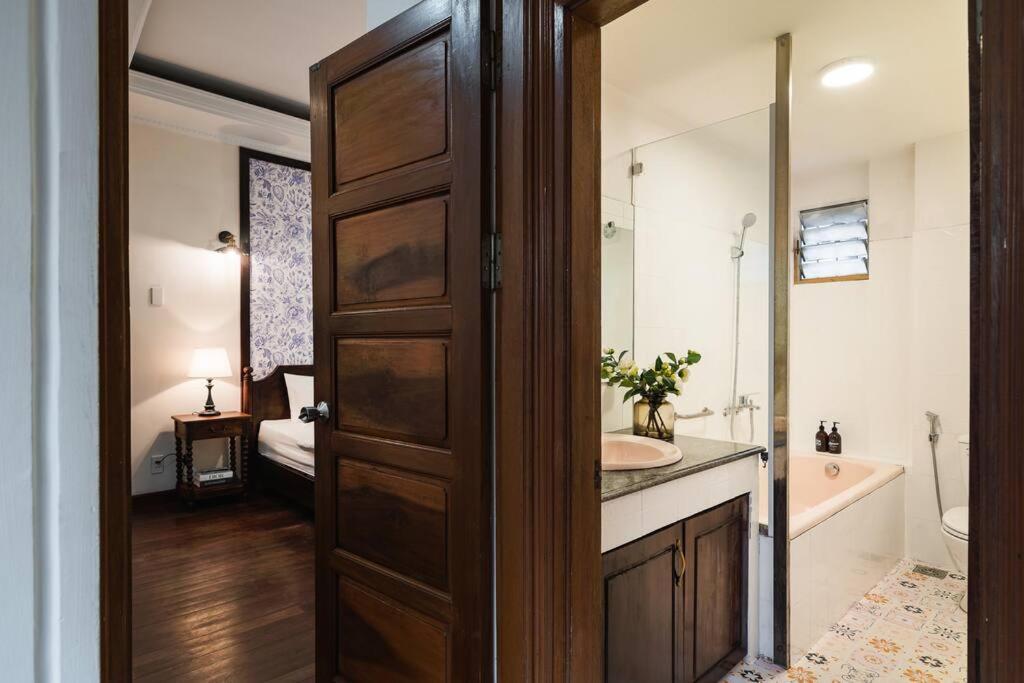 Indochine 4Bedrooms house Heart Old Quarter by SSens Homes