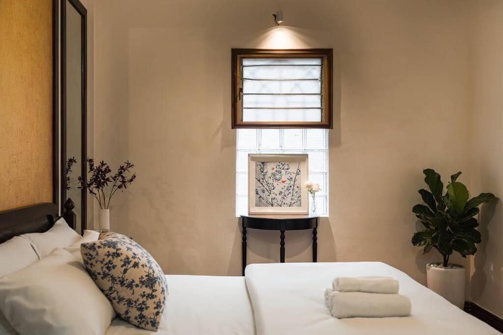 Indochine 4Bedrooms house Heart Old Quarter by SSens Homes