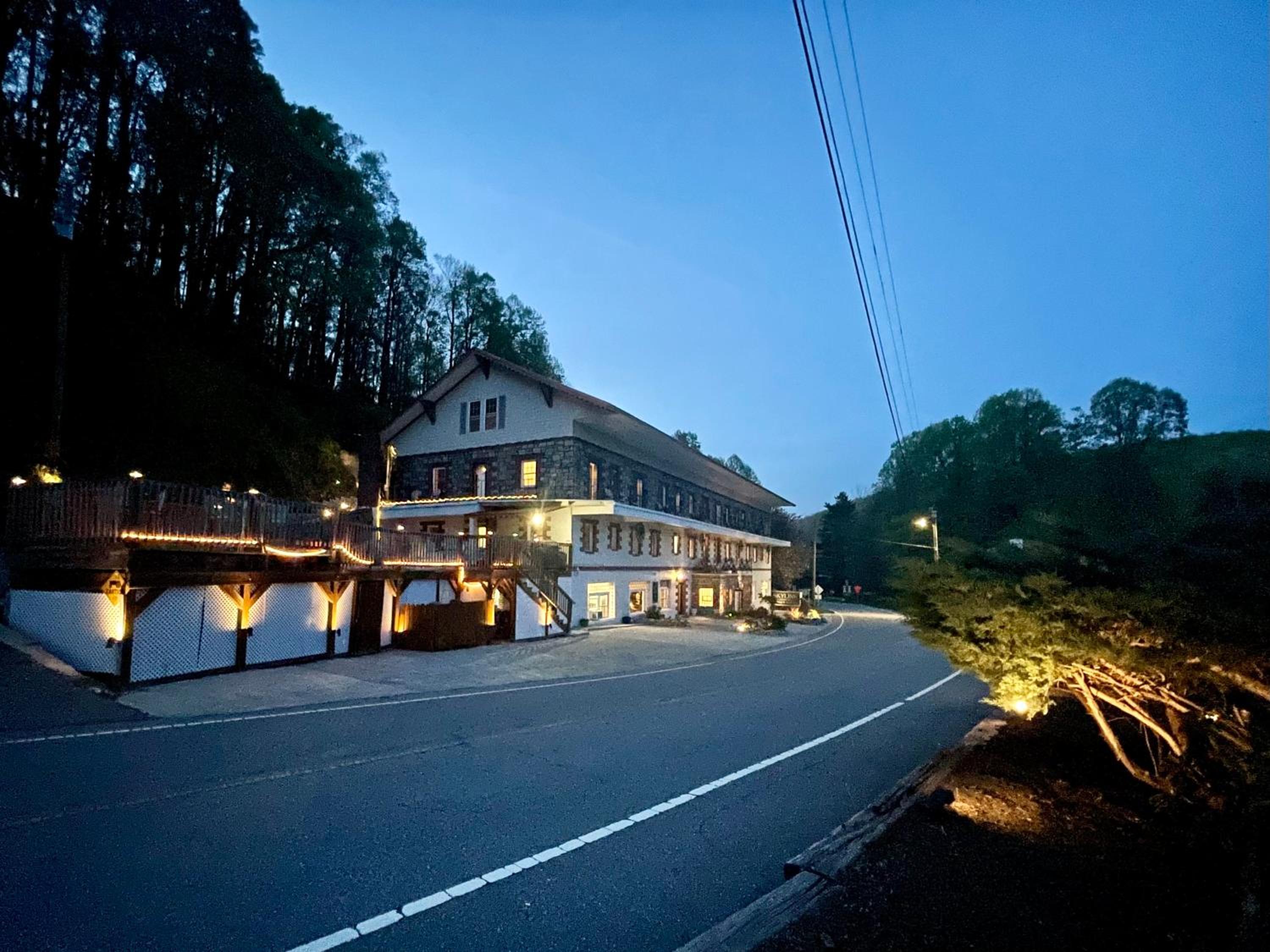 Skyline Village Inn