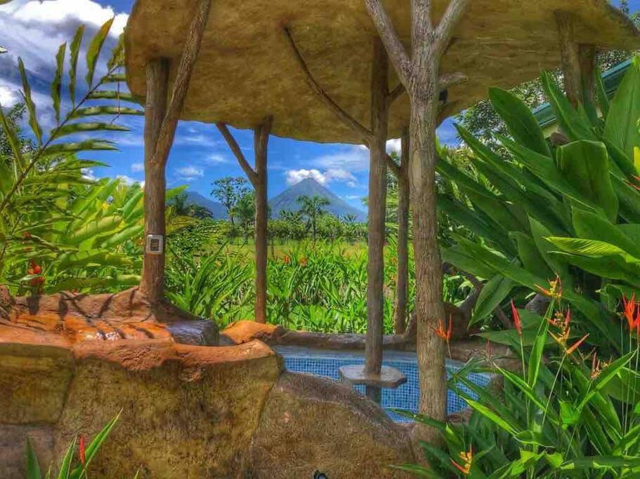 Rustic Arenal Villa+Private Jacuzzi & Volcano View