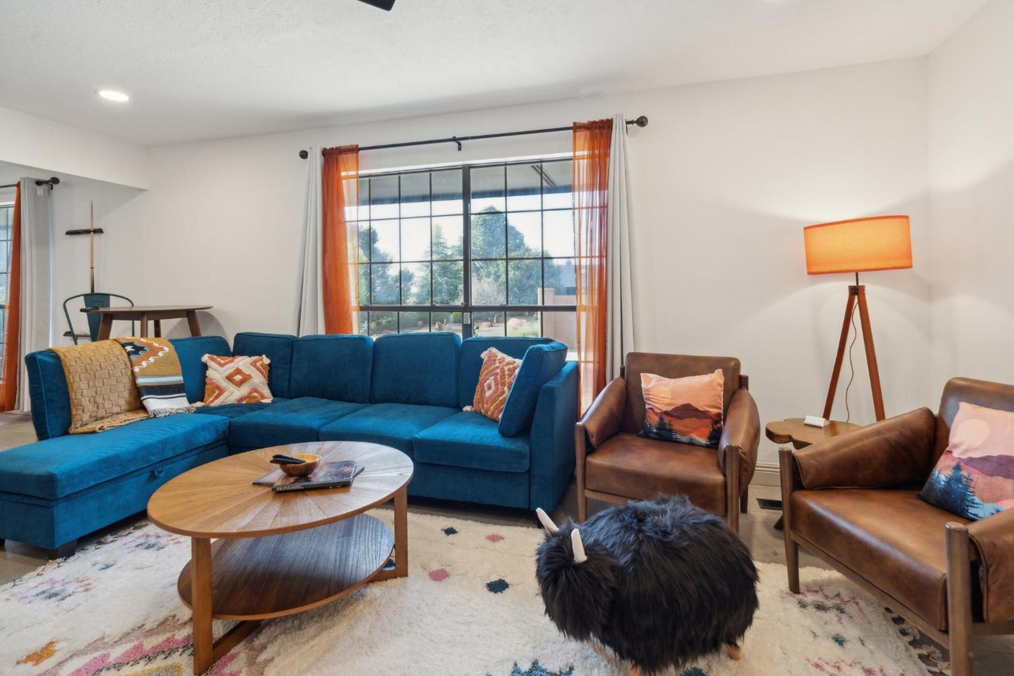 Central BBQ Haven - 4bd - Games - Outdoor Movie view 3