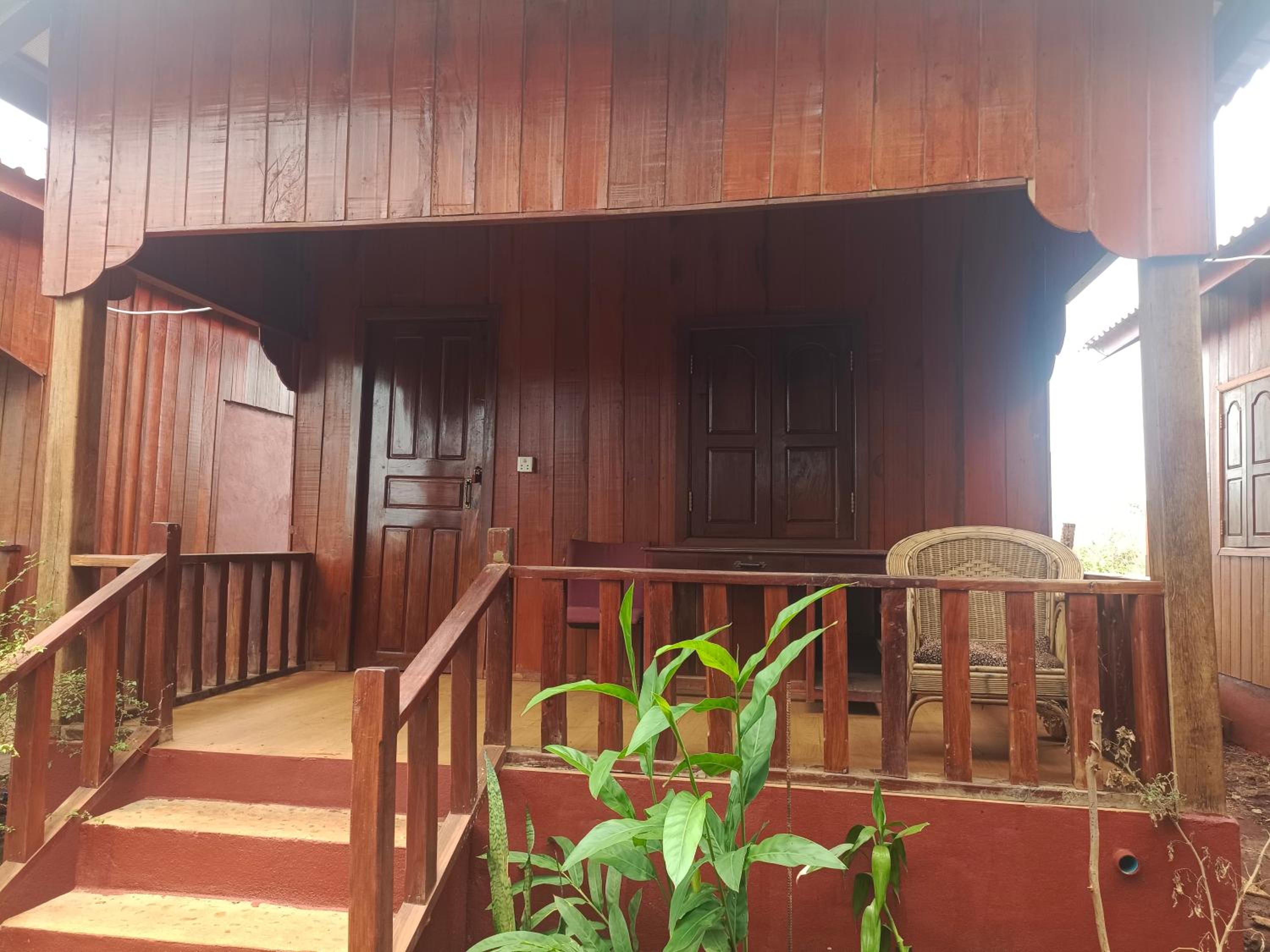 Banlung Hill Top House &Trekking