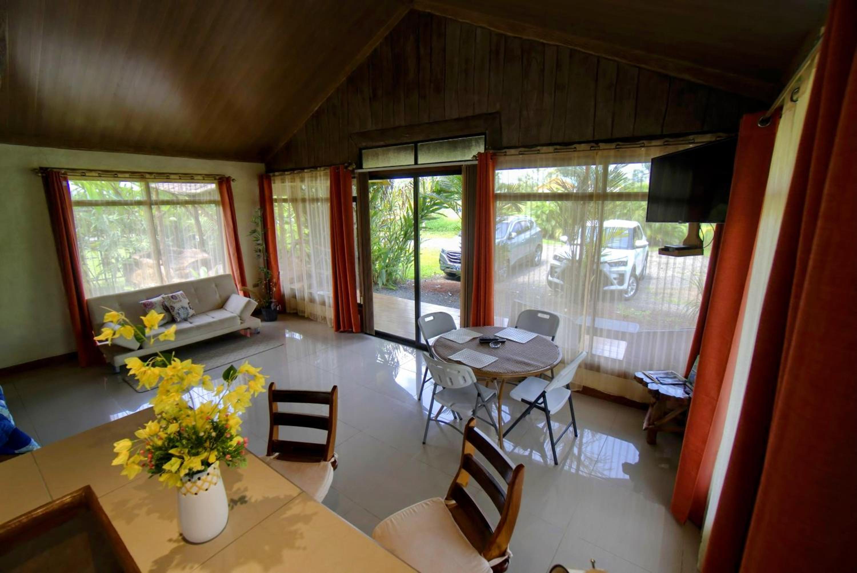 Rustic Arenal Villa+Private Jacuzzi & Volcano View